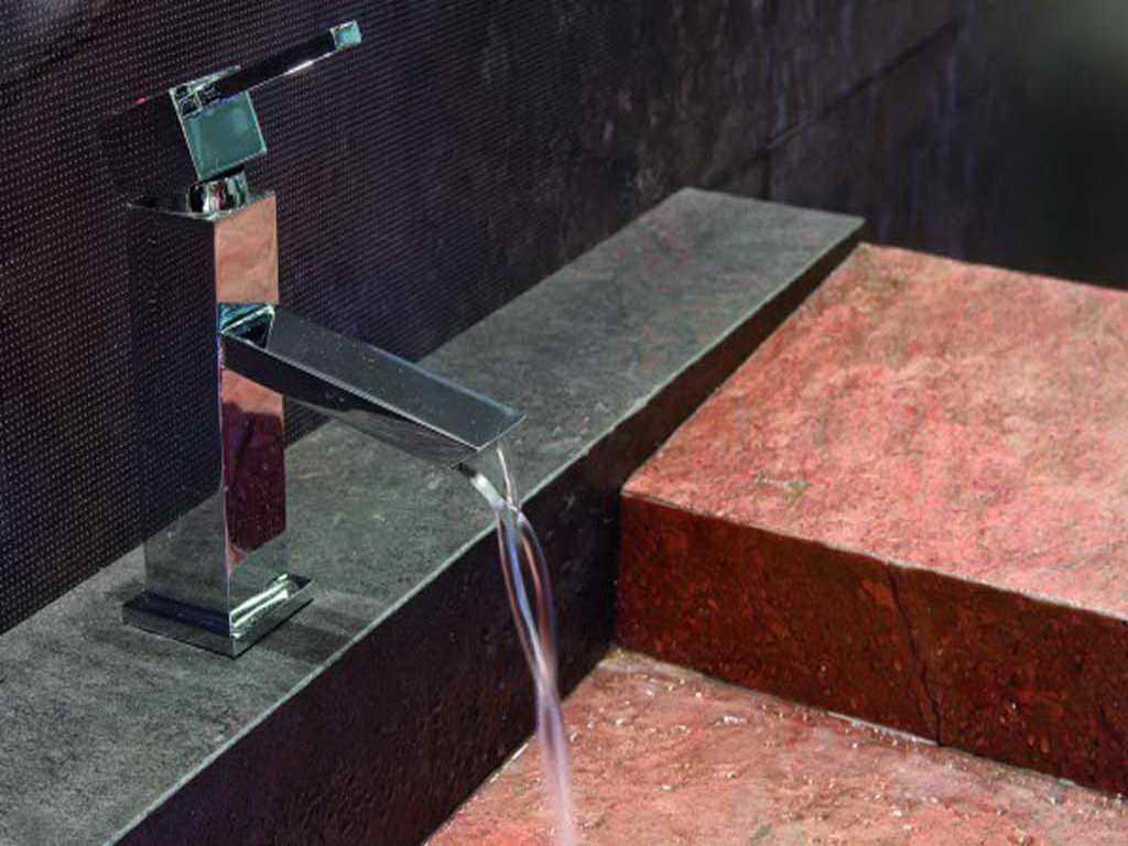 Linea Pietra banyo WC doğal taş kaplama